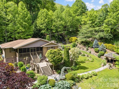 218 Red Oak Dr, Maggie Valley, NC, 28751-7802 | Card Image