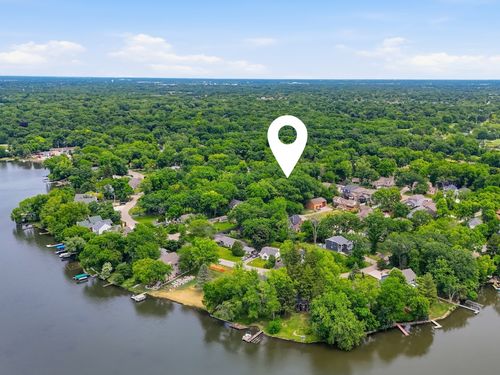 24011 Valley Rd, Lake Zurich, IL, 60047-8723 | Card Image