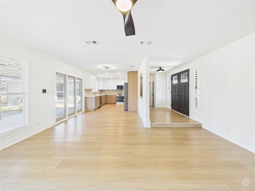 9400 Longvale Dr, Austin, TX, 78729-3503 | Card Image