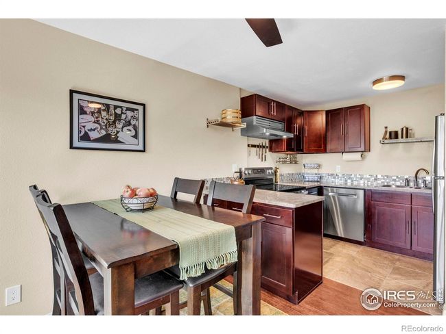 Separate dining area | Image 11