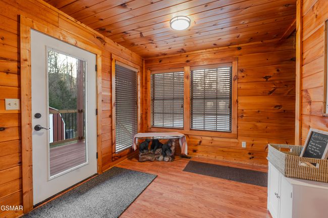 Cabin 2 Entryway | Image 30
