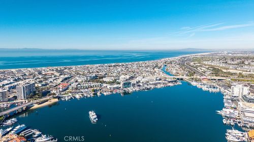 ph-18-101 Scholz Plz, Newport Beach, CA, 92663-2633 | Card Image