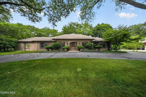 2043 Whitehall Rd, Ottawa Hills, OH, 43606-2568 | Card Image