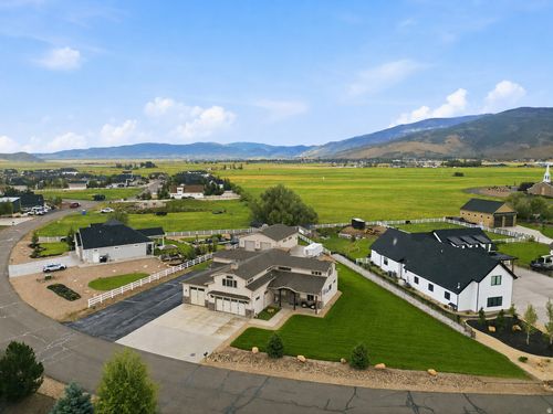 560 Aspen Rd, Francis, UT, 84036-9490 | Card Image
