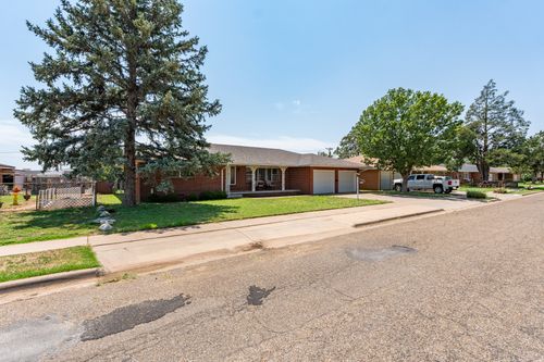 105 W Christopher Dr, Clovis, NM, 88101-4301 | Card Image