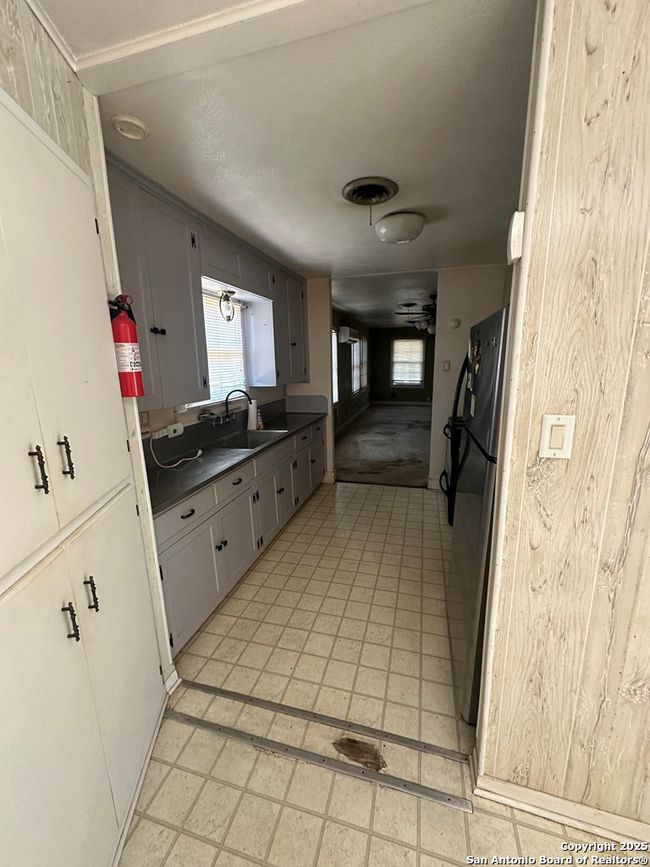 207 W Vance, House other with 4 bedrooms, 2 bathrooms and null parking in Refugio TX | Image 6