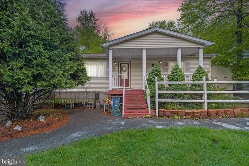 1041 Country Place Dr, TOBYHANNA, PA, 18466-7954 | Card Image