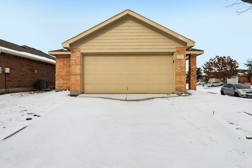 8919 Valley River Dr, Fort Worth, TX, 76244-5172 | Card Image