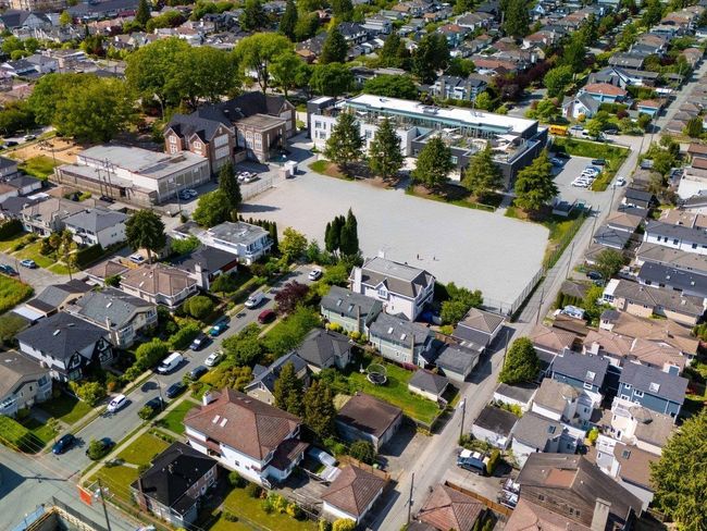 Aerial view of property and surrounding area with nearby suburban area | Image 29