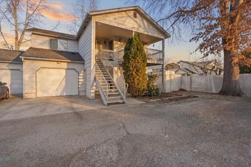 512 Village Dr, Central Point, OR, 97502-4808 | Card Image