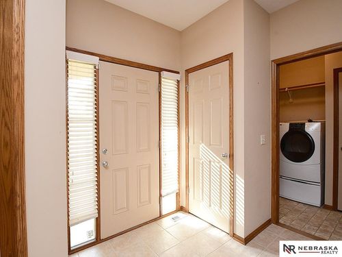 9522 Valley Road Cir, La Vista, NE, 68128-3224 | Card Image