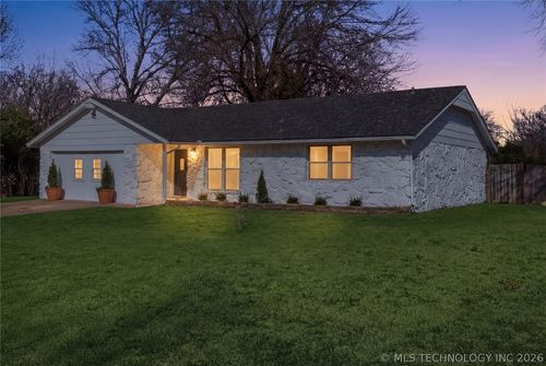 265 E Glenpool Blvd, Glenpool, OK, 74033-2724 | Card Image