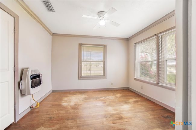 704 Maple St, House other with 2 bedrooms, 1 bathrooms and null parking in Yoakum TX | Image 8