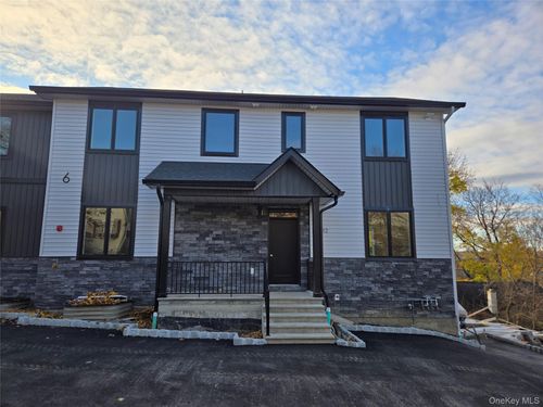 6 Milla Ln, Spring Valley, NY, 10977-7368 | Card Image