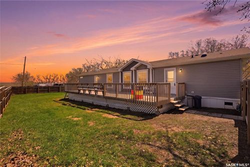 533 3 Ave, Young, SK, S0K | Card Image