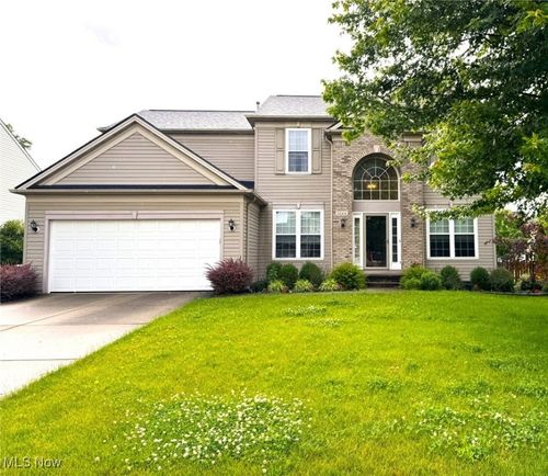 9244 Victoria Ln, North Ridgeville, OH, 44039-8576 | Card Image