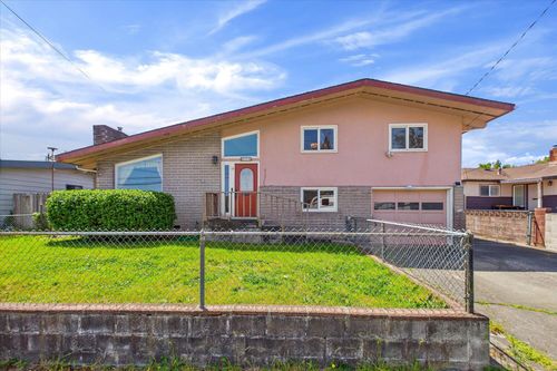 670 Eureka St, Eureka, CA, 95503-6312 | Card Image
