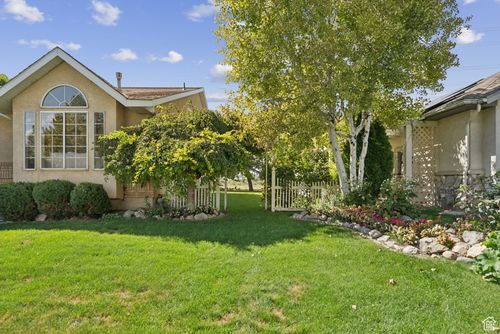 5834 S Walden Ridge Dr, Murray, UT, 84123-7611 | Card Image