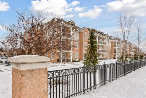 312-54 Harvey Johnston Way, Whitby, ON, L1M0J7 | Card Image