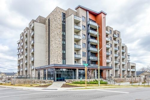 302-30 Hamilton St S, Waterdown, ON, L8B1V8 | Card Image