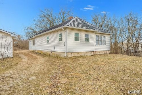 1311 Beck Ln, Lebanon, MO, 65536-9277 | Card Image