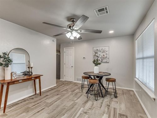 716 Sw 1st St, Moore, OK, 73160-2301 | Card Image