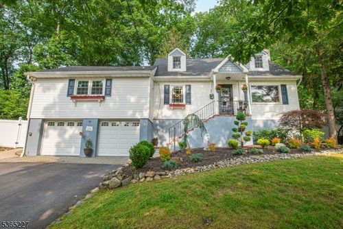 40 Lake Dr E, Wayne, NJ, 07470-4325 | Card Image