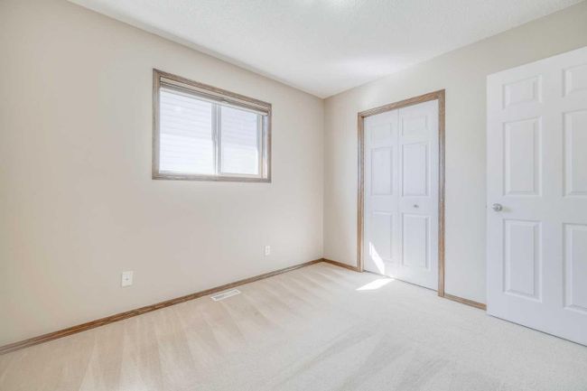 148 Chapman Close Se, Home with 3 bedrooms, 3 bathrooms and 2 parking in Calgary AB | Image 19