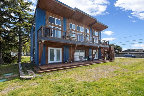 75 Salmon St, Greenbank, WA, 98253-9772 | Card Image