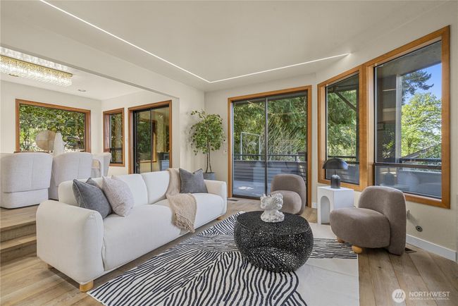 13707 Se 51 St Pl, House other with 4 bedrooms, 4 bathrooms and 2 parking in Bellevue WA | Image 13