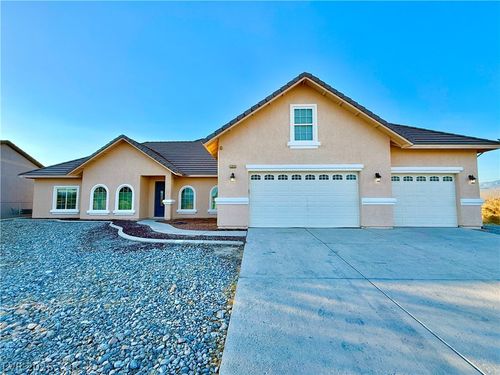 580 E Hickory St, Pahrump, NV, 89048-9172 | Card Image