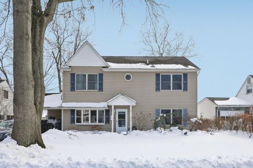 28 W Francis St, Iselin, NJ, 08830-1122 | Card Image