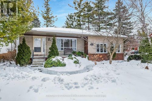 121 Twyn Rivers Drive, Pickering (Rougemount), ON, L1V6L1 | Card Image