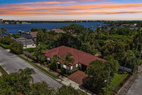 15 Wellesley Dr, Lake Worth Beach, FL, 33460-6301 | Card Image