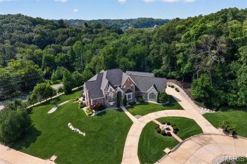 5 Kehrs Mill Glen Ct, Chesterfield, MO, 63005-4639 | Card Image