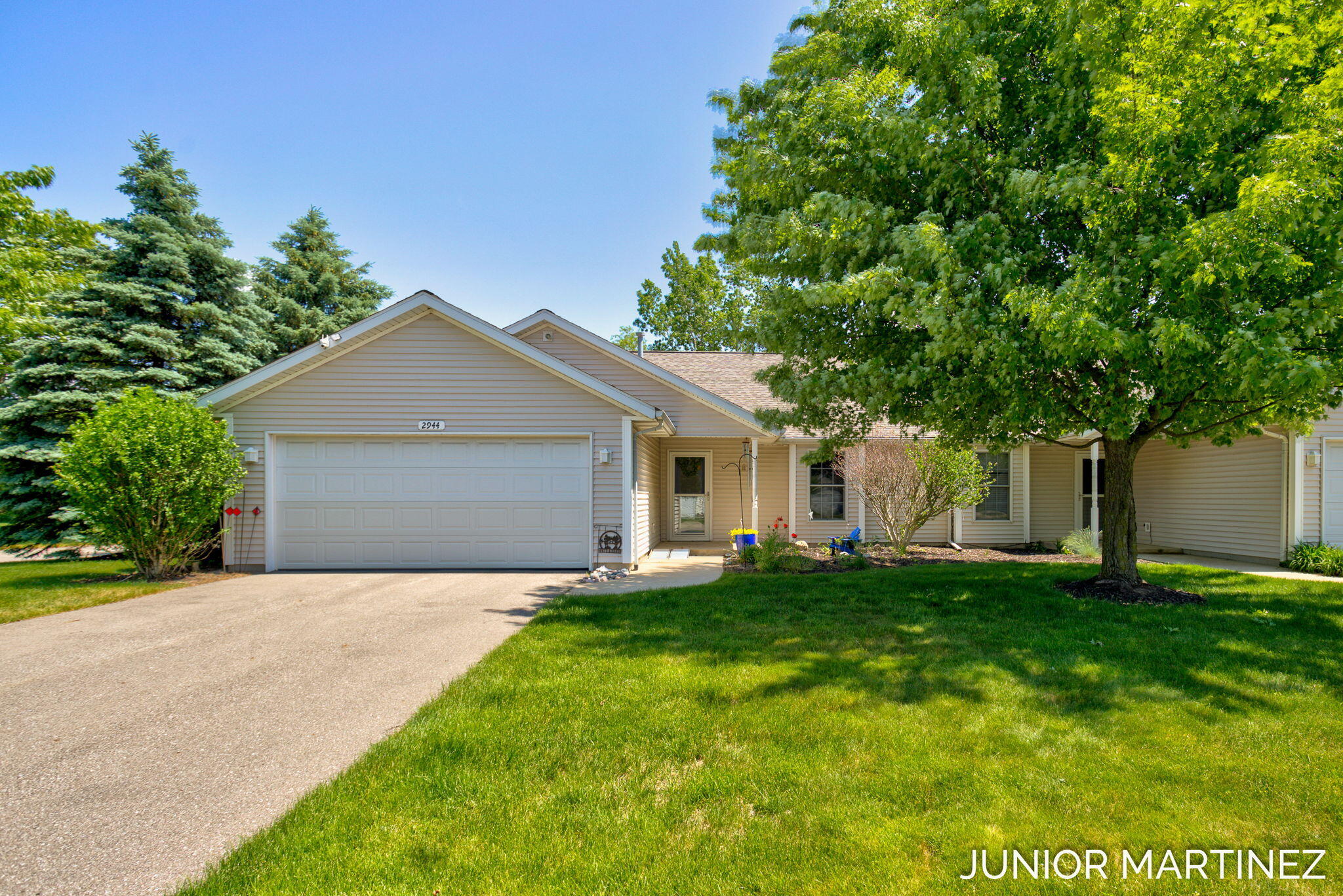 Willow Terrace Ct, Holland, MI 49424