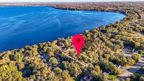 1077 S Shore Dr, Detroit Lakes, MN, 56501-4817 | Card Image