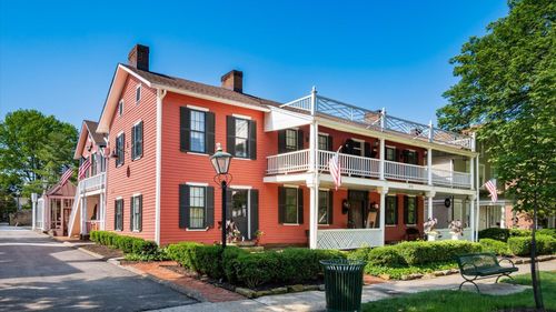 313 Broadway E, Granville, OH, 43023-1307 | Card Image