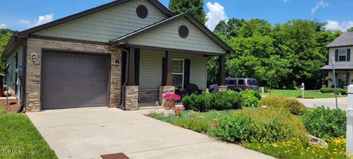 687 Suffolk Rd, Johnson City, TN, 37615-3993 | Card Image