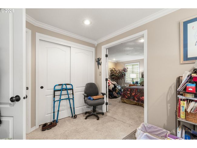 270 Se Robin Way, House other with 3 bedrooms, 2 bathrooms and 2 parking in Gresham OR | Image 17