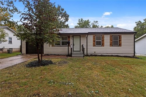 215 Park Ave, Belton, MO, 64012-3116 | Card Image