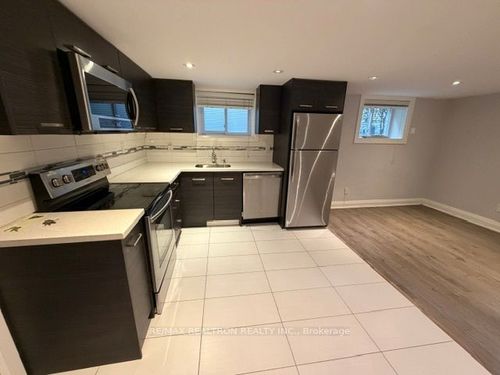 4-32 College View Ave, Toronto, ON, M5P1J4 | Card Image