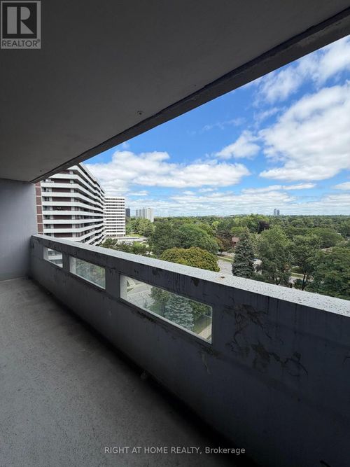 802-60 Inverlochy Blvd, Thornhill, ON, L3T4T7 | Card Image