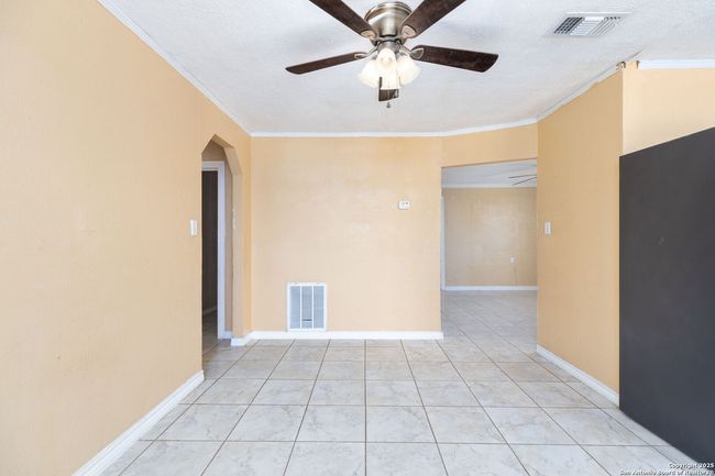 13934 N Interstate 35, House other with 3 bedrooms, 1 bathrooms and null parking in Moore TX | Image 8