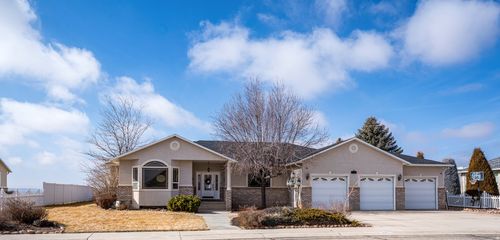 1135 Park Ridge Dr, Roosevelt, UT, 84066-3902 | Card Image