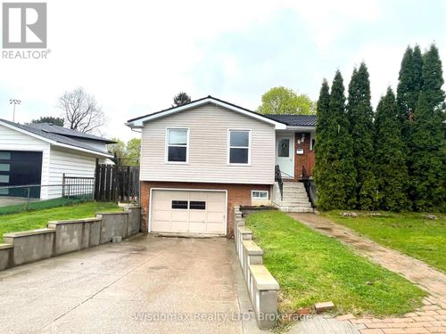7 Greenmeadow Court, St. Catharines (Fairview), ON, L2P1X7 | Card Image