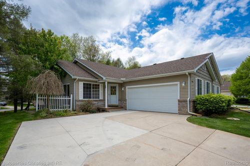 8896 Redstone Dr, Pinckney, MI, 48169-8290 | Card Image