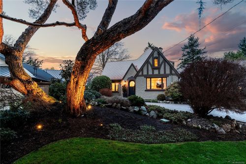 1274 Tattersall Dr, Victoria, BC, V8P1Z4 | Card Image