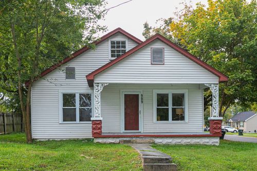 909 W 1st St, Dickson, TN, 37055-1103 | Card Image