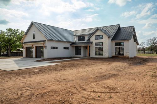 214 Woodcrest St, Fredericksburg, TX, 78624-2529 | Card Image